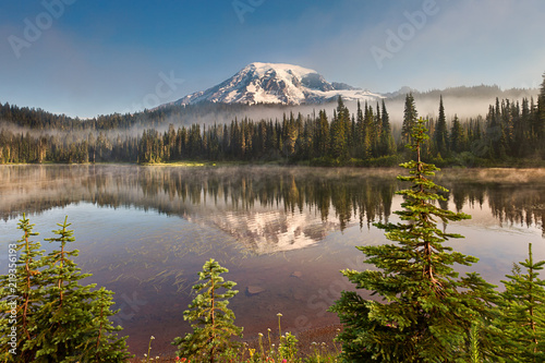 Fototapeta Naklejka Na Ścianę i Meble -  Mt Rainier and Reflection lake in morning