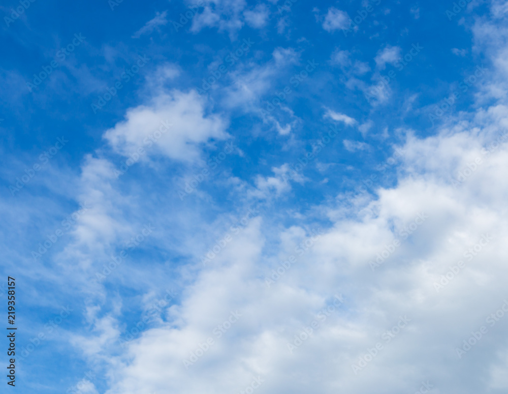 Naklejka premium cloud on the blue sky