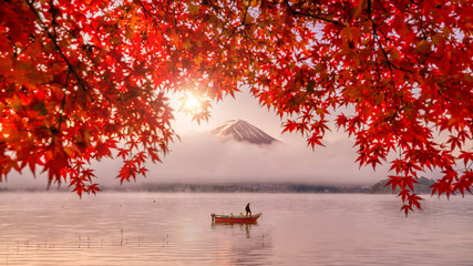 Fotobehang Japan Rode herfstbladeren met berg Fuji  © f11photo