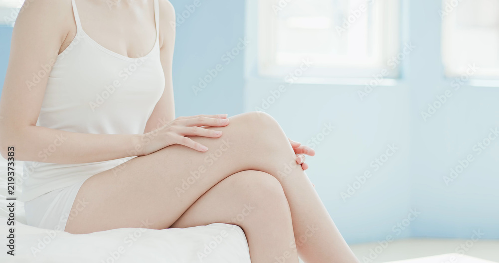 Obraz premium woman touch her sexy leg