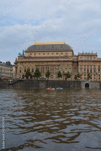 Blick zum tschechischen Nationaltheater in Prag