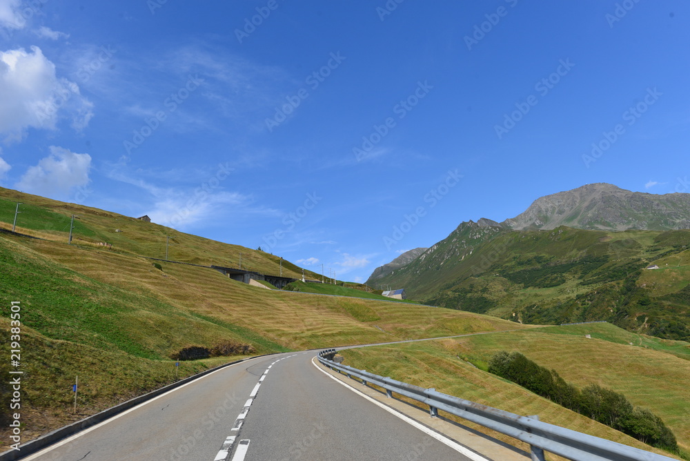 Hochgebirgsstrasse zwischen Realp und Andermatt im Kanton Uri