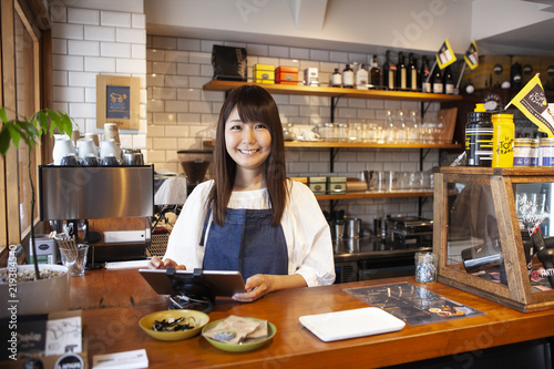 オシャレなカフェ店員のポートレート Stock 写真 Adobe Stock