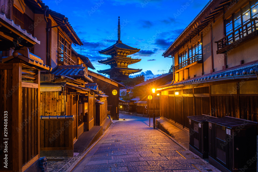 Obraz premium beautiful street of kyoto old town