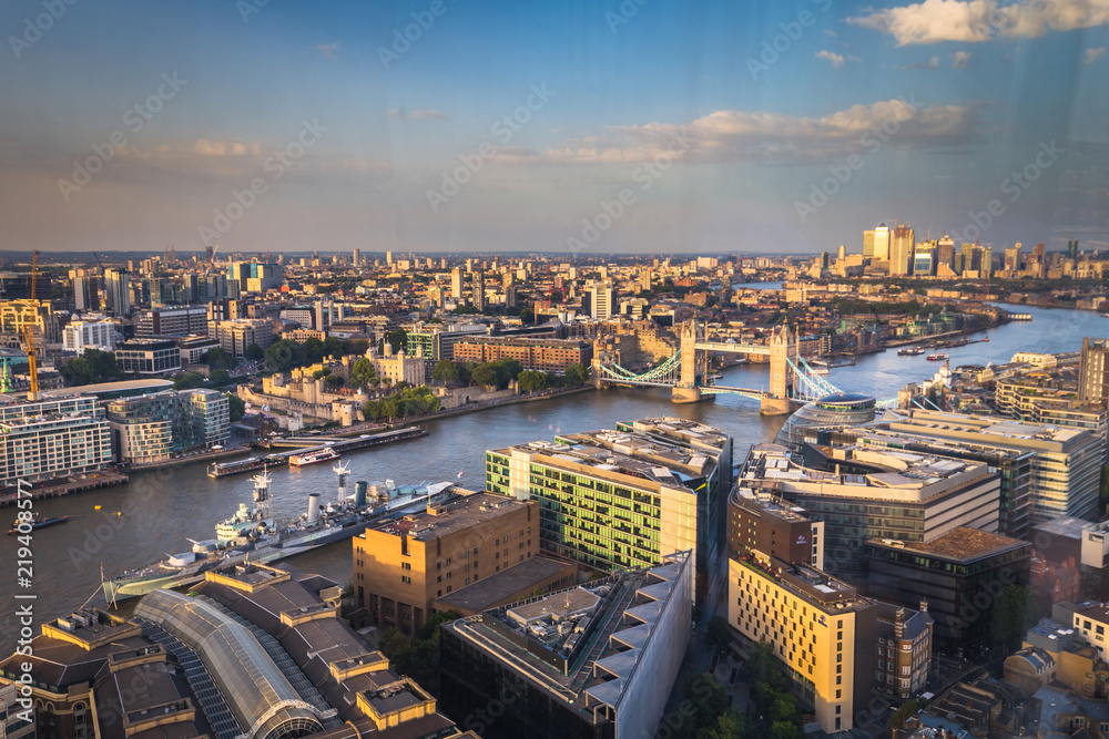 Fototapeta premium London - August 06, 2018: Central London seen from the top of the Shard in downtown London, England