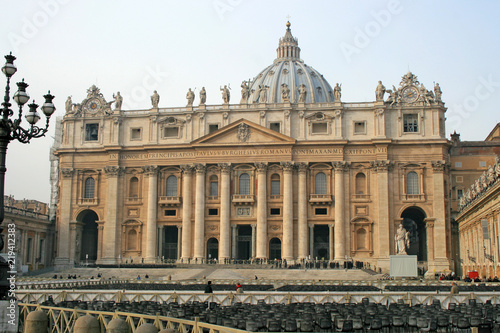 Petersdom Papstaudienz wird vorbereitet © hbw_images