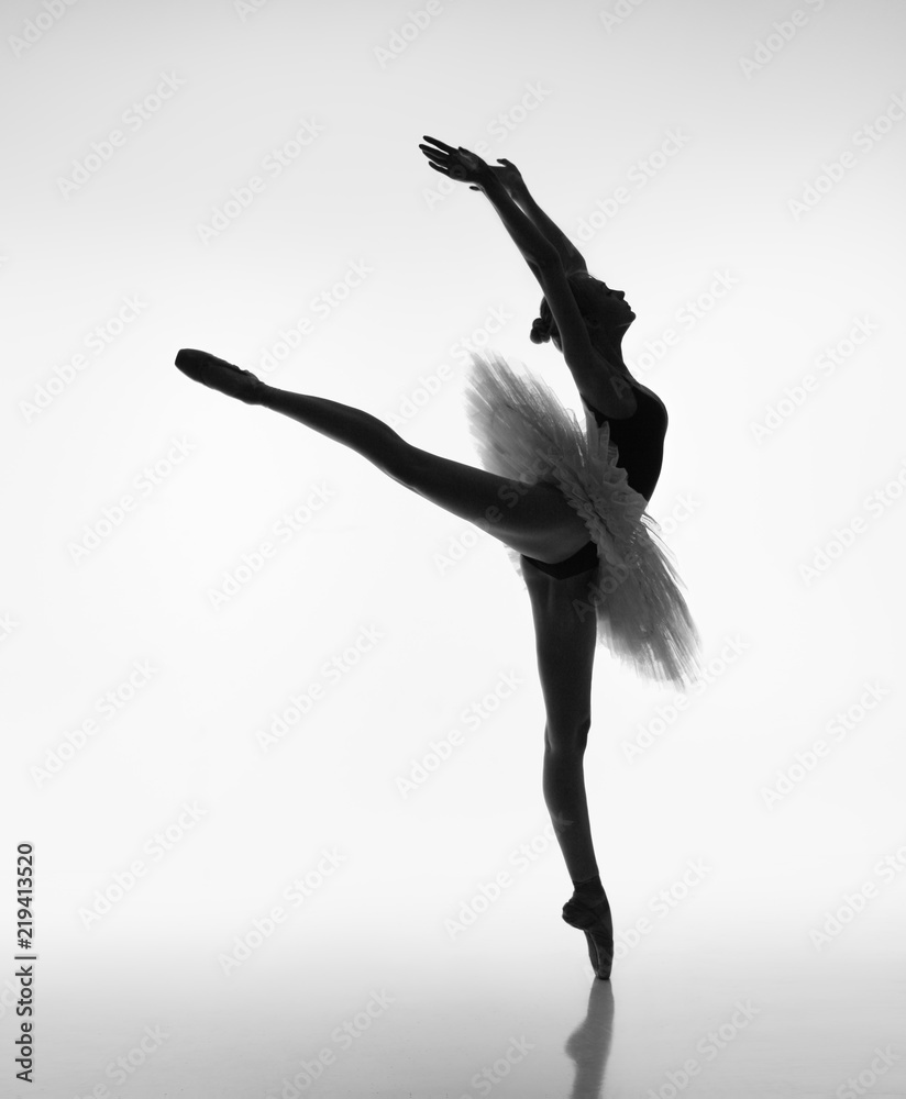 Obraz premium Ballerina in a blacklight