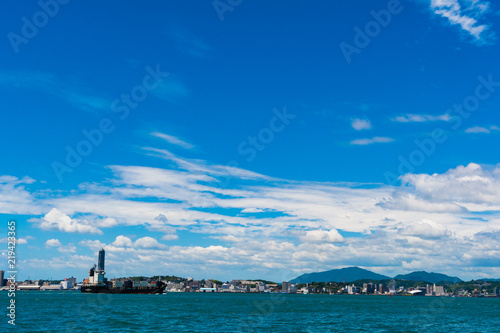 夏雲と関門海峡