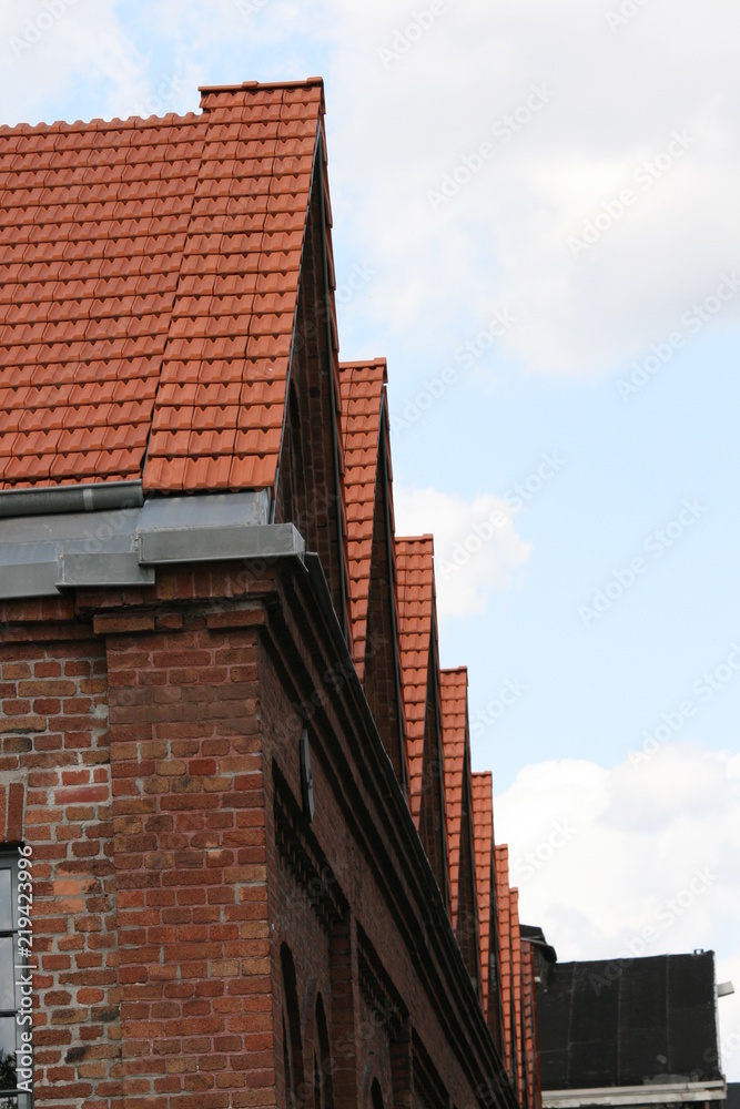 Restauriertes Dach einer Industrieruine Restauriertes Dach einer Industrieruine