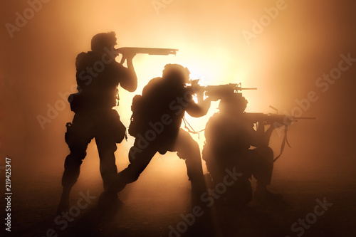 Konstfotografi Silhouettes of three army soldiers, U