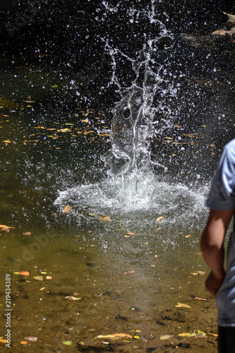 Fototapeta Naklejka Na Ścianę i Meble -  doing splash on the river
