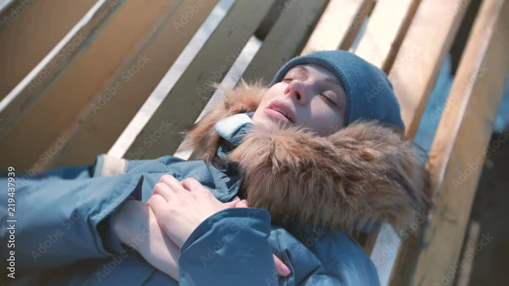 Woman became ill, lying on a Park bench in winter, and breathing heavily.