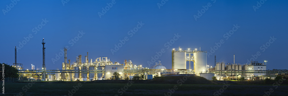 Fototapeta premium Chemical Plant At Night Panorama
