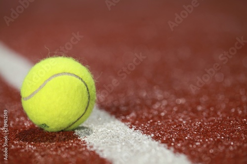 Tennis ball on a tennis court © BillionPhotos.com