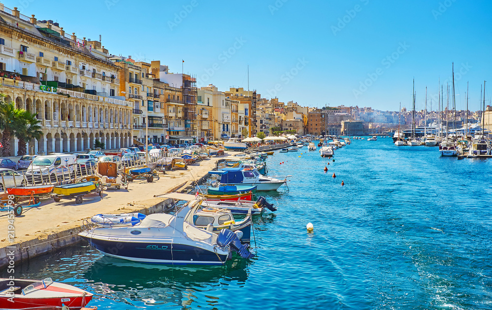 The seaside promenade of Senglea, Malta - obrazy, fototapety, plakaty 