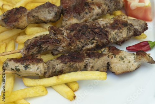 Pinchitos de cerdo con patatas photo