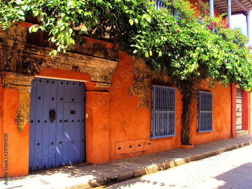 Cool shady verandahs on hom...