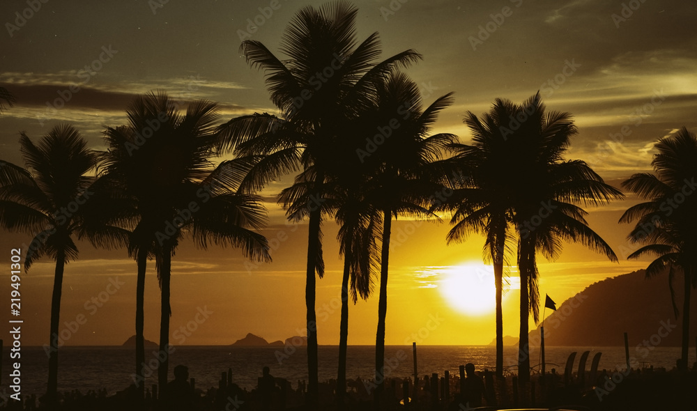 Obraz premium Amazing sunset over Ipanema beach in Rio de Janeiro Brazil