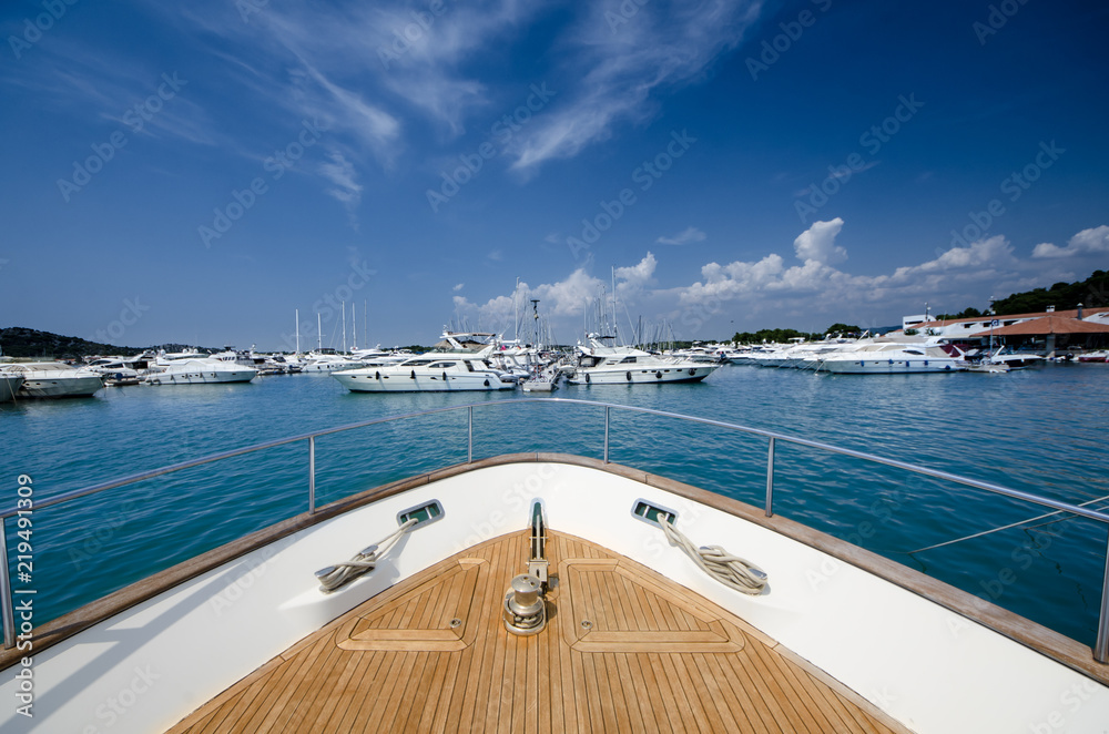 Wide angle shot of front of the yacht in martina on clear summer day - obrazy, fototapety, plakaty 