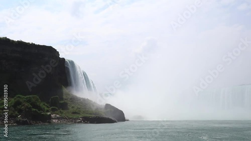 niagara falls from the water