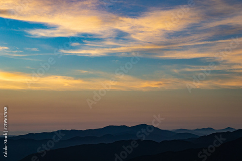 伊吹山から見た夕焼け（滋賀県、日本）