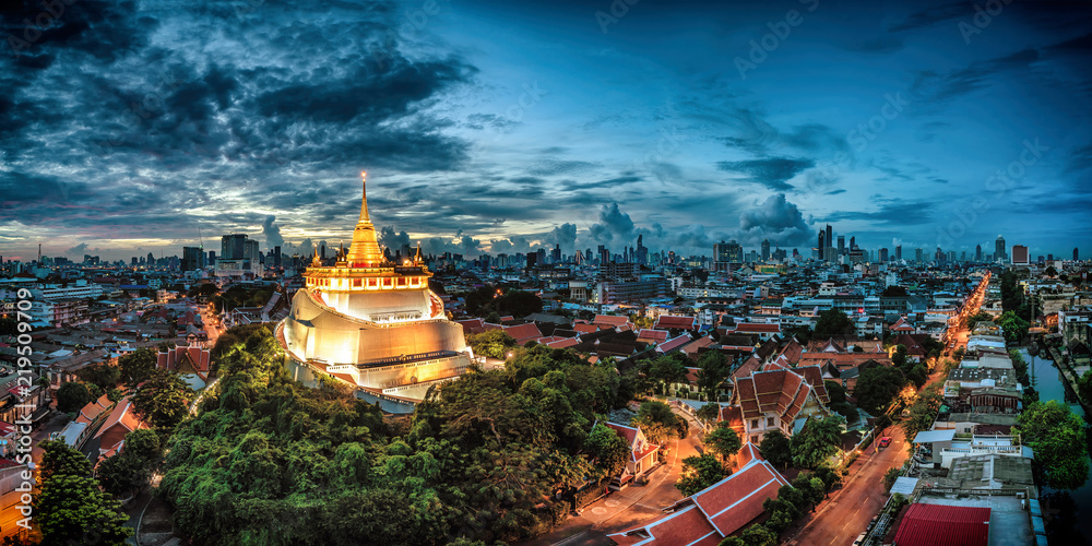 Obraz premium Wat Saket, The Golden Mount Temple, Bangkok, Thailand.