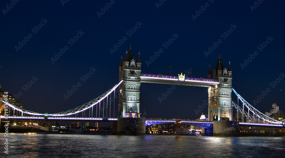 London Bridge bei Nacht