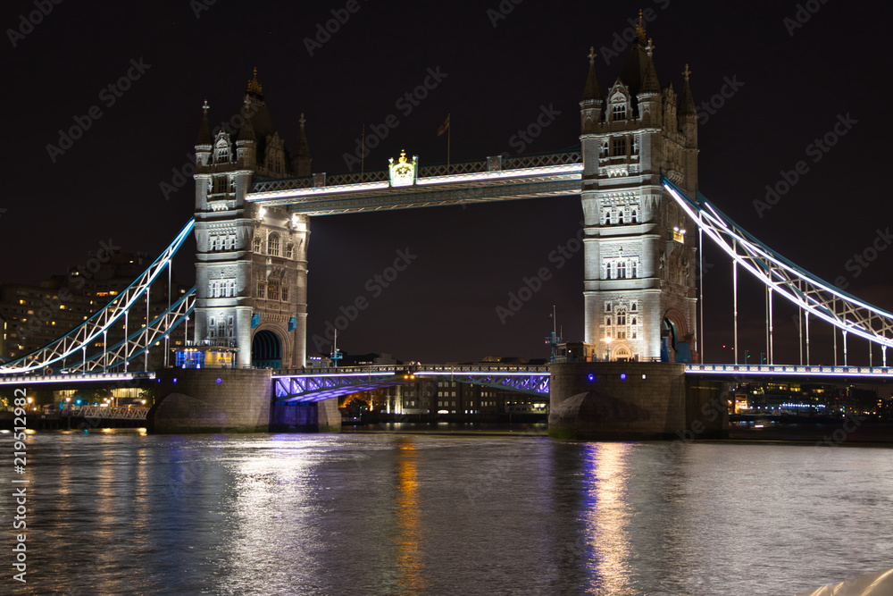 London Bridge bei Nacht