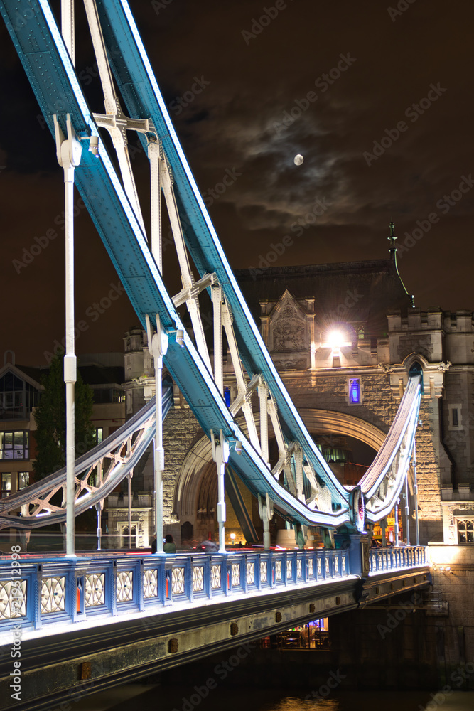 London Bridge und Mondlicht
