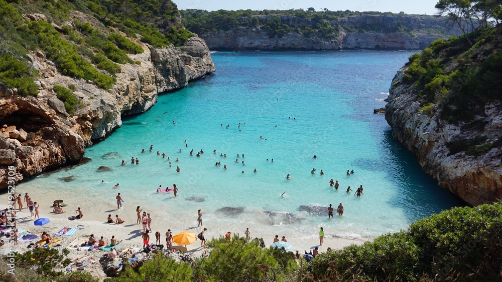 Fototapeta premium Vistas a Caló des Moro en Mallorca