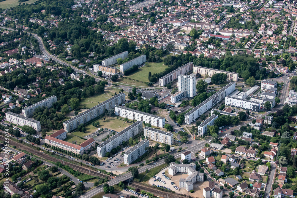 vue aérienne du centre de Vernouillet dans les Yvelines en France