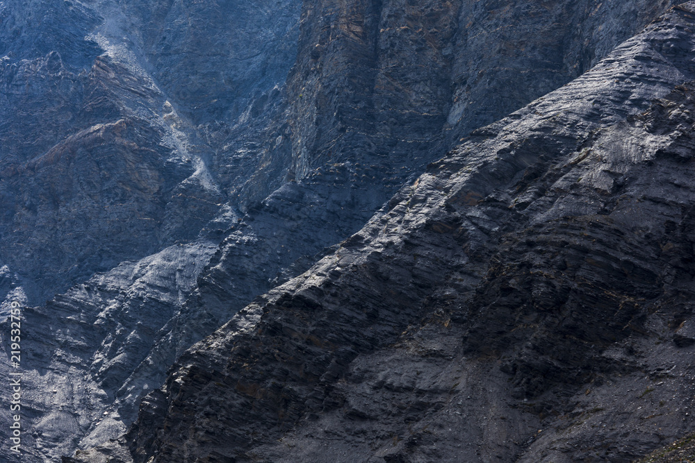Détail de roches et d'érosion d'une montagne du Mercantour
