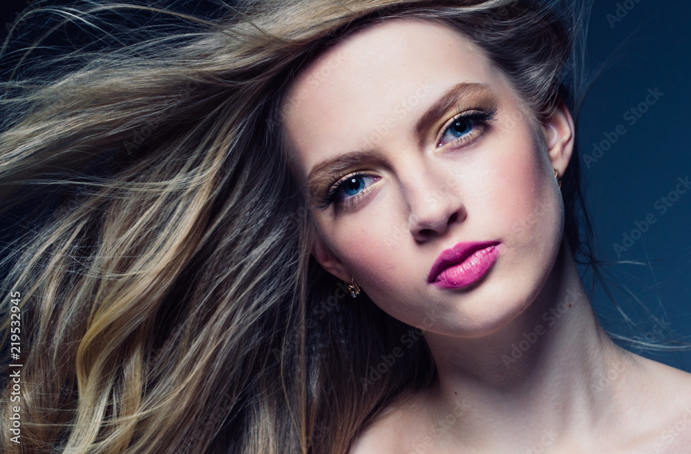 Obraz premium Beautiful blonde hair woman with beauty makeup pink lipstick