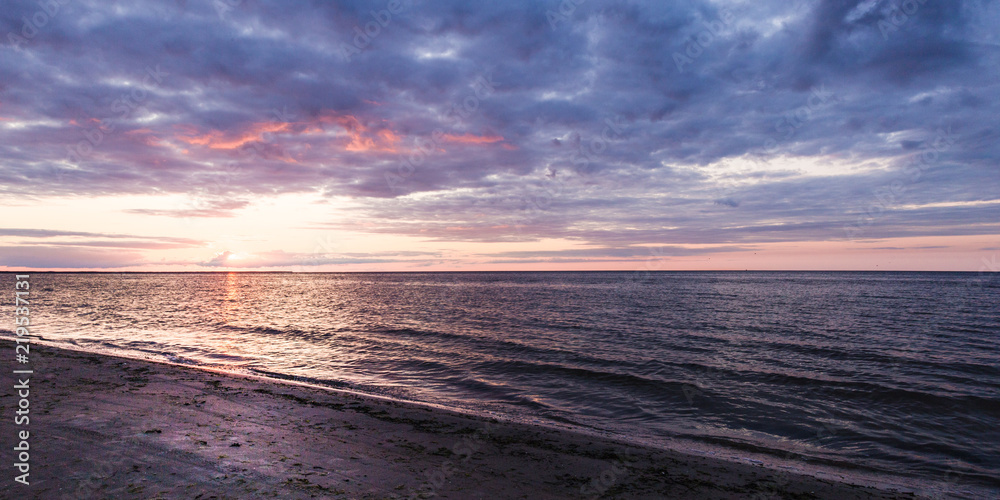 Fototapeta premium Sea beach at sunset in the Baltic Sea