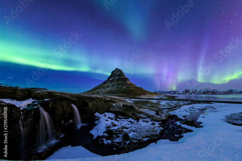 Fototapeta Naklejka Na Ścianę i Meble -  Kirkjufell and Aurora in Iceland.