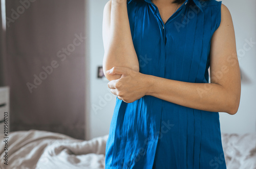 Woman with pain on elbow,Female hand touching her painful toggle