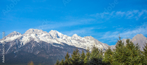 Looking from the distance to the top of Jade Dragon Snow Mountain, Lijiang, Yunnan, China © 宗毅