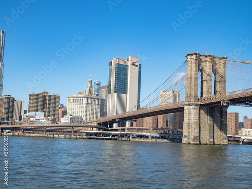 Brooklyn Bridge from Cruiser at Manhattan, New York City © 智大 永井
