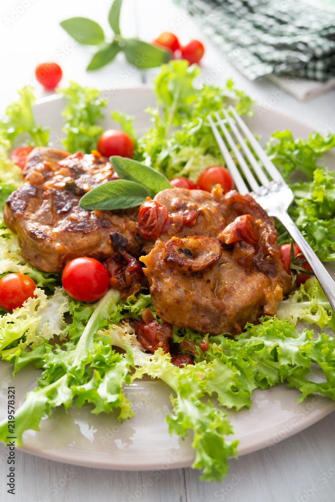 Ossobuco di maiale in salsa di pomodoro 