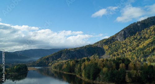 Fjord mit Dunstschleier
