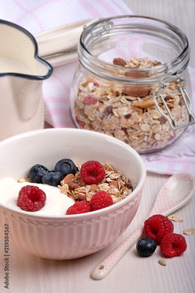 Müsli und Joghurt Frühstück Müsli und Joghurt Frühstück