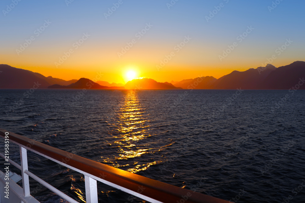 Obraz premium Sunset View from the Ship