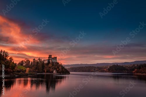 Fototapeta Naklejka Na Ścianę i Meble -  Stunning dusk over castle by the lake in Niedzica