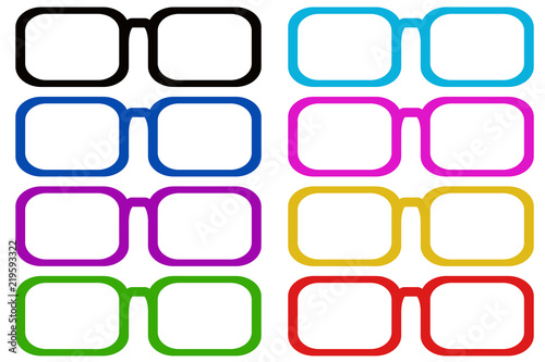 Gafas de diferentes colores sobre fondo blanco.