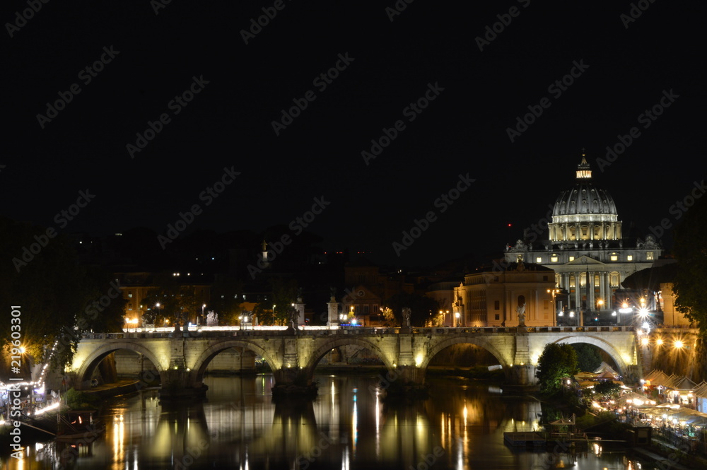 San pietro, Vaticano in notturna. Roma. Città eterna.