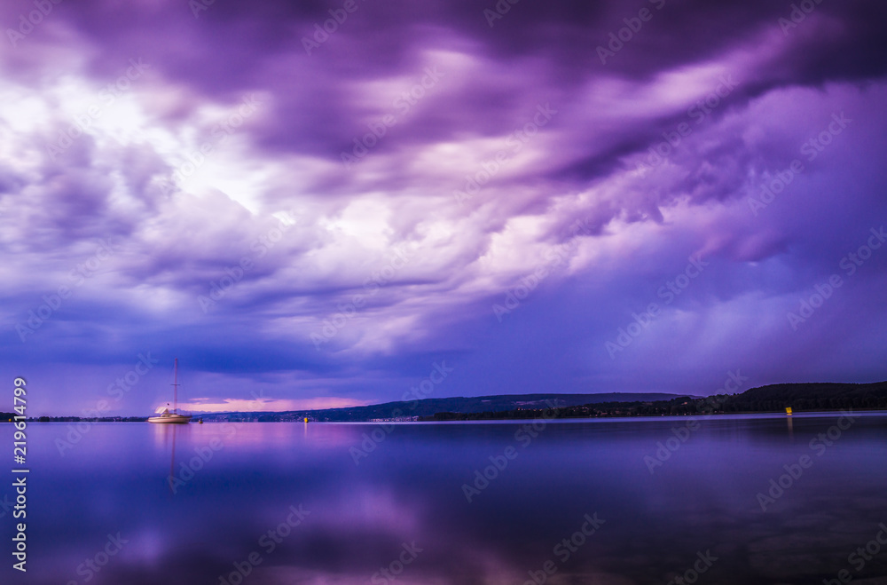 Sommer Gewitter zur blauen Stunde am schönen Bodensee Sommer Gewitter zur blauen Stunde am schönen Bodensee