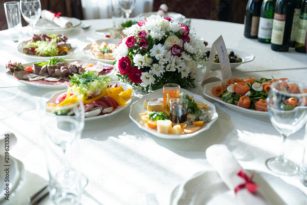 Fototapeta premium Wedding decorated table. Luxury light decor on table in restaurant 