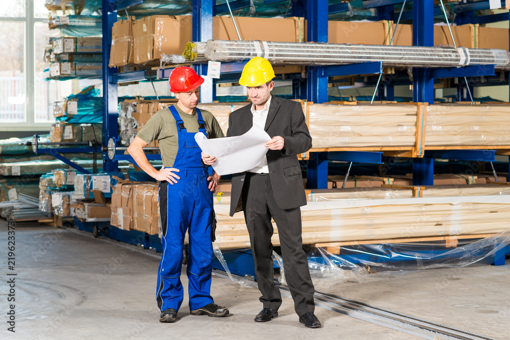 Fototapeta premium boss and worker in conversation