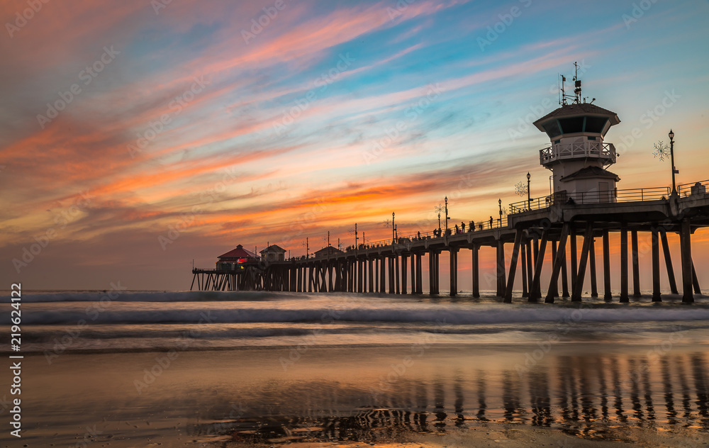 Fototapeta premium Sunset by the Huntington Beach Pier in California