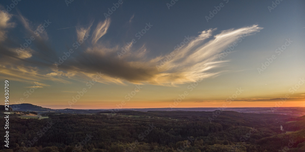 Obraz premium Sonnenuntergang - Luftaufnahme - Panorama
